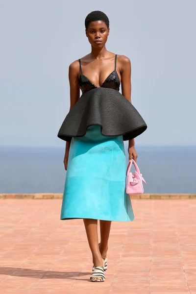 Look 16